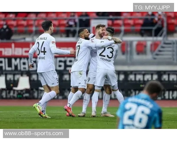 德国总理默茨提前离场错失多特绝杀圣保利的精彩瞬间 德国总理默茨提前离场错失多特绝杀圣保利的精彩瞬间