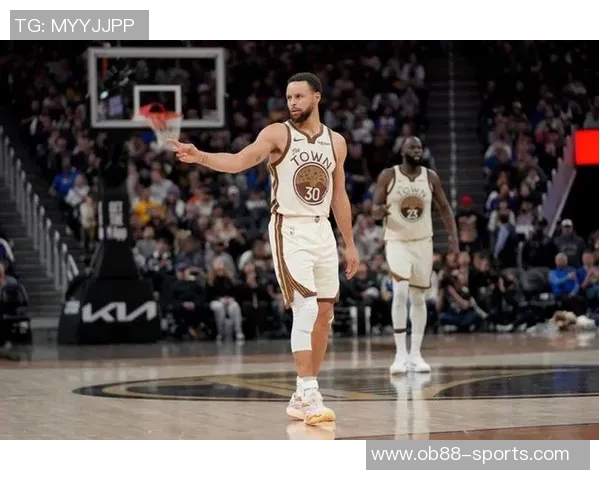 小佩顿谈助攻新高秘诀将球传给库里追梦缺席我努力填补空缺